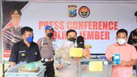 Kapolres Jember AKBP Hery Purnomo (Tengah) tunjukan Barang Bukti pelaku penyelundupan Baby Lobster (Istimewa)