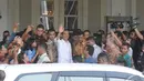 Usai berpamitan, Jokowi bergegas menuju halaman dan pergi dengan menggunakan mobil, Jakarta, (17/10/14). (Liputan6.com/Herman Zakharia) 