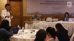 Kepala Pusat Riset Perikanan KKP RI Toni Ruchimat saat workshop untuk wartawan tentang perikanan berkelanjutan, Jakarta, Selasa (16/10). Our Ocean Conference akan diselenggarakan di Bali 29-30 Oktober 2018 mendatang.  (Liputan6.com/Angga Yuniar)