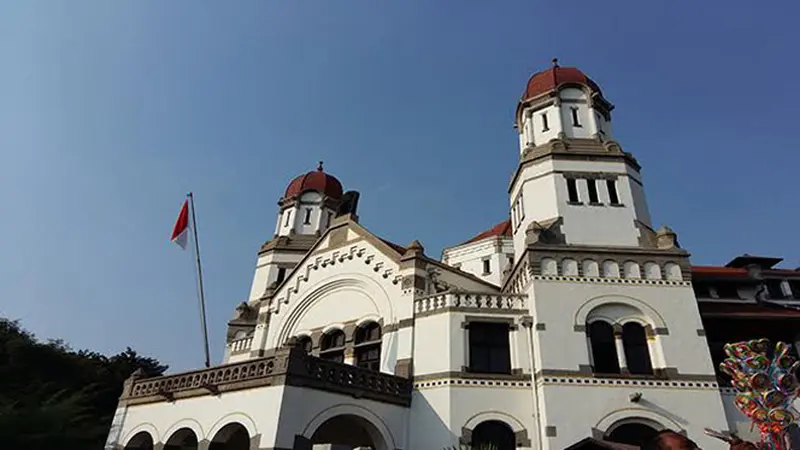 Sisi Keindahan Lawang Sewu yang Menyeramkan Itu