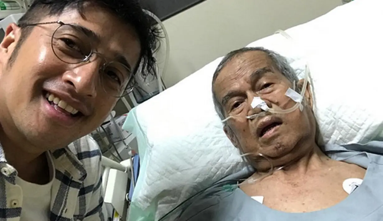"Minggu lalu benar-benar, aduh deg-degan sekali, seperti mimpi buruk bagi saya dan keluarga karena Appa saya udah tua sekali umurnya, 80 tahun," ujar Irfan Hakim di bilangan Kebayoran, Jakarta Selatan, Rabu (18/10/2017). (Instagram/irfanhakim75)