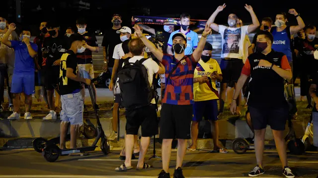 Geruduk Kantor Barcelona, Fans Minta Lionel Messi Bertahan dan Josep Bartomeu Mundur