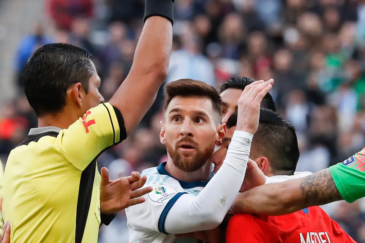 Ekspresi Lionel Messi Saat Mendapat Kartu Merah di Copa America