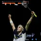 Pebulu tangkis tunggal putra Denmark, Viktor Axelsen, melakukan selebrasi usai menaklukkan pebulu tangkis tunggal putra China, Zhao Jun Peng pada babak final Indonesia Open 2022 di Istora Senayan, Jakarta, Minggu (19/06/2022). (Bola.com/Bagaskara Lazuardi)