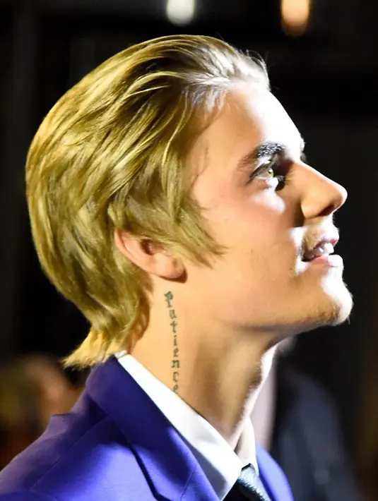 “Tiap kali aku menggambar karya besar, harus ada hal positif dan negative di dalamnya, harys seimbang, dan secara visual dibutuhkan adanya kontras,” ungkap Bang Bang. (AFP/Frazer Harrison)