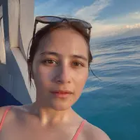 Wajah Prilly Latuconsina Tanpa Makeup saat Diving Date Bersama Omara. [@prillylatuconsina96]