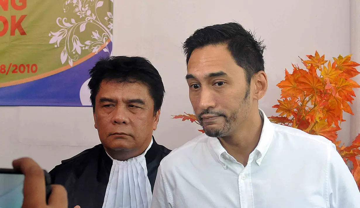 Ketidak hadiran salah satu Hakim Anggota menjadi alasan pembacaan putusan harus di tunda. Salah satu syarat wajib pembacaan putusan, hakim yang menyidangkan harus lengkap. (Deki Prayoga/Bintang.com)