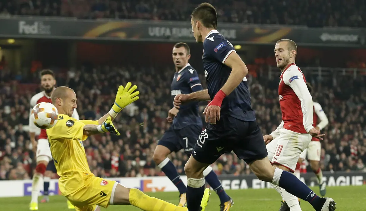 Gelandang Arsenal, Jack Wilshere, berusaha membobol gawang Crvena Zvezda pada laga Liga Europa di Stadion Emirates, London, Kamis (2/11/2017). Kedua klub bermain imbang 0-0. (AP/Tim Ireland)