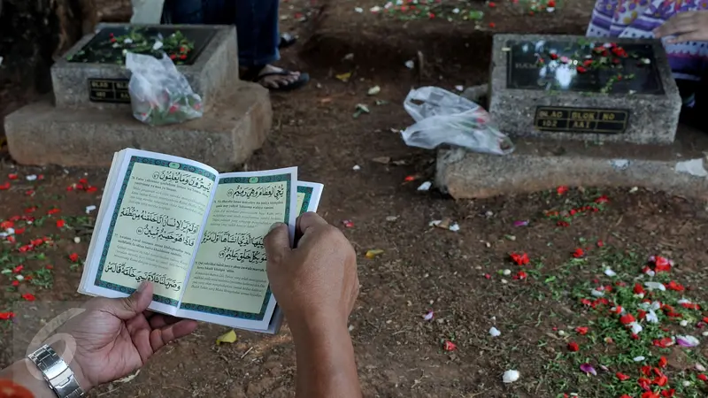 20150718-Suasana Ziarah Kubur-Jakarta