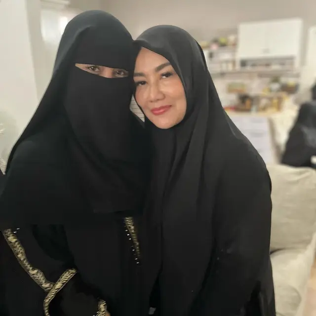 Reza Artamevia Tampil Syar'i