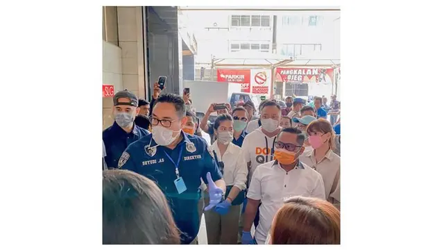 Virus Corona Meluas, Ini 7 Potret Seleb Bagi-Bagi Masker dan Hand Sanitizer