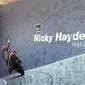 Fans memberikan penghormatan untuk mendiang Nicky Hayden di Laguna Seca, AS. (Bola.com/Twitter/HondaPowersprts)
