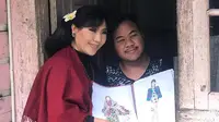 Anne Avantie mengunggah foto bersama Rahmat Hidayat, penyandang disabilitas yang mahir mendesain baju (Dok.Instagram/@anneavantieheart/https://www.instagram.com/p/BqrPZ0rAgA9/Komarudin)