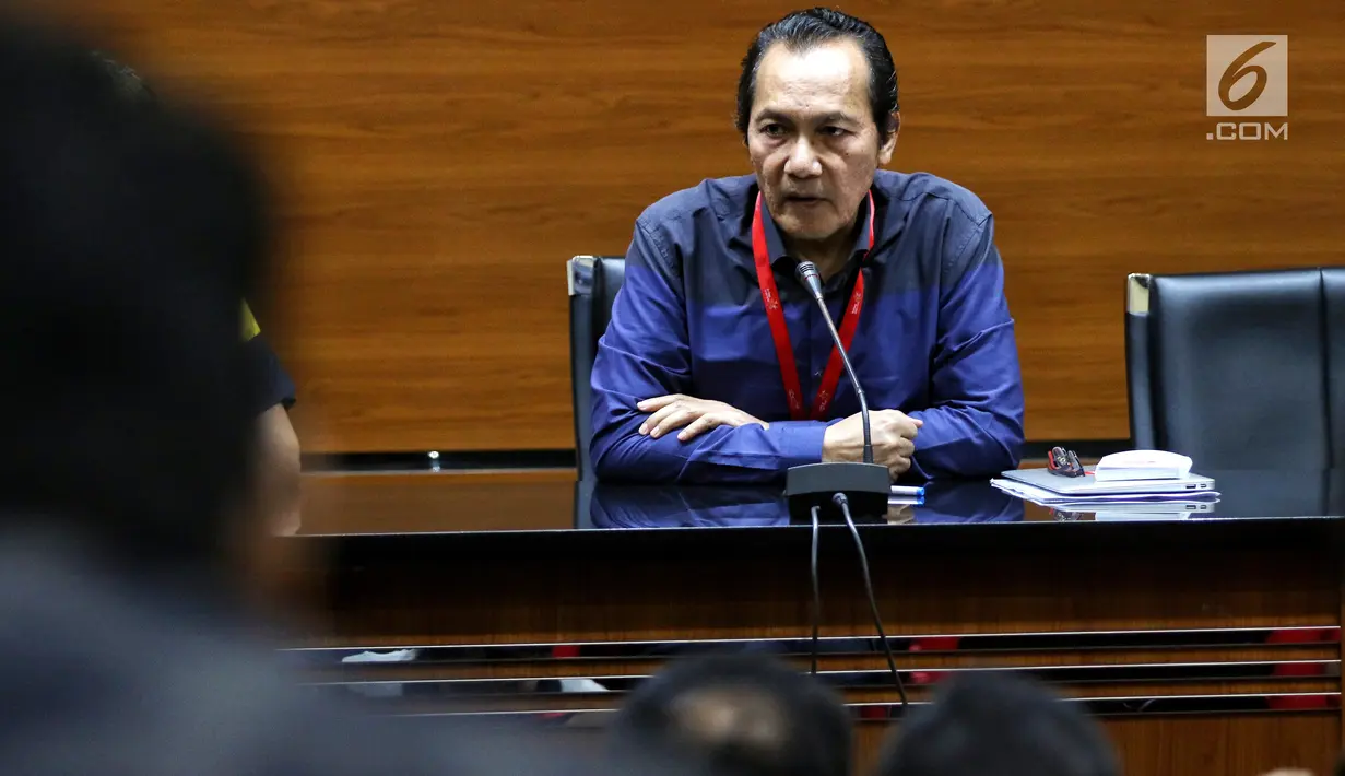 Wakil Ketua KPK Saut Situmorang memberi keterangan pers terkait OTT Direktur Teknologi PT Krakatau Steel, Wisnu Kuncoro pengadaan barang dan jasa tahun 2019 di Gedung KPK, Jakarta, Sabtu (23/3). KPK menangkap 4 tersangka dengan barang bukti uang senilai Rp 20 juta. (Liputan6.com/Johan Tallo)