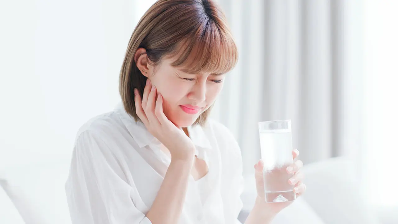 12 Tips Merawat Gigi Berlubang: Kenali Gejala dan Faktor Penyebabnya