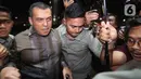 Wakil Menteri Imigrasi dan Pemasyarakatan, Silmy Karim (kiri) saat tiba di Gedung Merah Putih Komisi Pemberantasan Korupsi (KPK), Jakarta, Rabu (3/6/2026). (Liputan6.com/Helmi Fithriansyah)