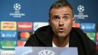 Pelatih Barcelona Luis Enrique dalam sesi konferensi pers di Manchester, 31 Oktober 2016. (AFP/Oli Scarff)