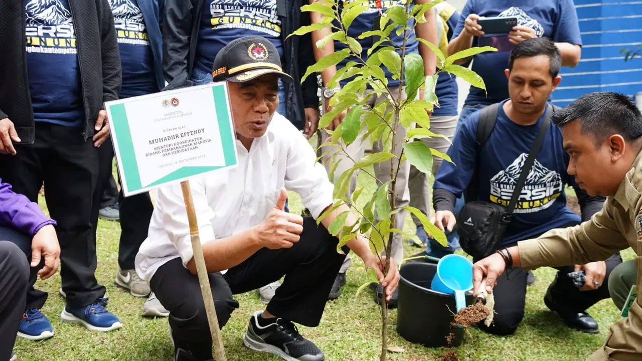 Menteri Koordinator Bidang Pembangunan Manusia dan Kebudayaan (Menko PMK) Muhadjir Effendy menghadiri Aksi Nyata Revolusi Mental Bersih Gunung Gede Pangrango, Jawa Barat. (Istimewa)