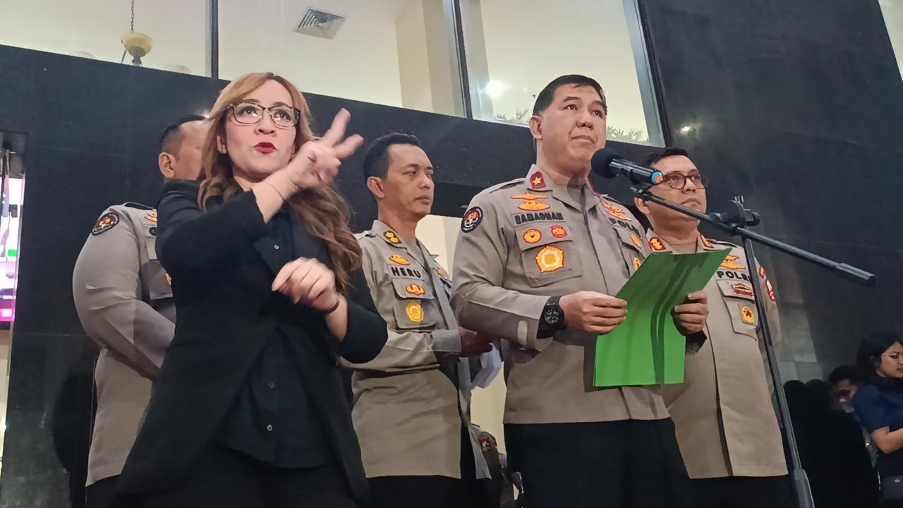 Karopenmas Div Humas Polri Brigjen Ahmad Ramadhan membacakan hasil sidang etik Richard Eliezer (Nur Habibie/Merdeka.com)