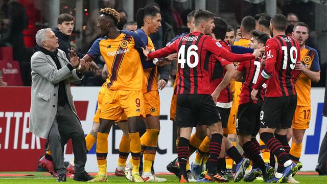 FOTO: AC Milan Lumat AS Roma di San Siro