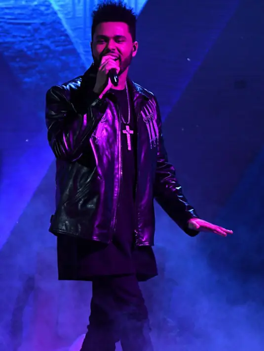 “Dia (Selena) bercerita pada sahabatnya bahwa mereka (Selena dan The Weeknd) akan menikah di bulan Agustus dan menunggu dia (The Weeknd) menyelesaikan 'Starboy: Legend of the Fall 2017 World Tour' nya," ucap sumber.  (AFP/Bintang.com)