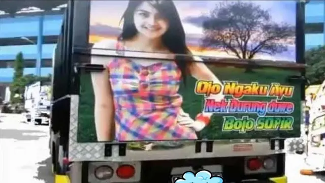 Populer Jadi Ratu FTV, Ini 6 Foto Kadek Devi di Bak Truk yang Bikin Senyum
