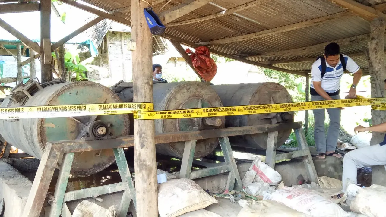 Direskrimsus Polda Banten Segel Mesin Gulundung Pengolah Biji Emas. (Minggu, 25/04/2021). (Dokumentasi Polda Banten).