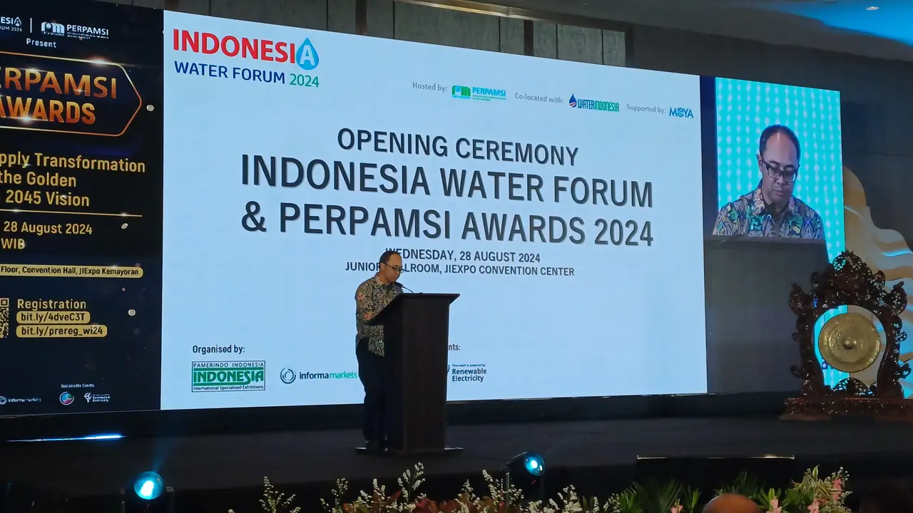 Staf Ahli Menteri Pekerjaan Umum dan Perumahan Rakyat (PUPR) Bidang Teknologi, Industri dan Lingkungan, Endra S Atmawidjaja, dalam kegiatan Indonesia Water Forum (IWF) 2024 di Jiexpo Kemayoran, Jakarta, Rabu (28/8/2024). (Maulandy/Liputan6.com)