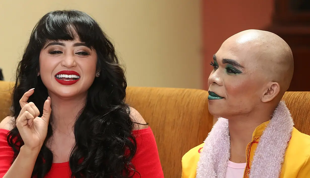 Serial Si Manis Jembatan Ancol, tontonan yang pernah mengisi ruang di hati masyarakat Indonesia akan kembali hadir. Dan Dewi Perssik pun bangga saat didapuk menjadi bintang di dalamnya. (Bambang E.Ros/Bintang.com)