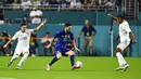 Gol kedua Argentina lagi-lagi andil dari Messi yang memberikan umpan menusuk ke kotak penalti dan berhasil diterima oleh Giovani Lo Celso. Namun Lo Celso akhirnya dilanggar oleh pemain Honduras di dalam kotak penalti dan wasit menunjuk titik putih. (AFP/Chandan Khanna)