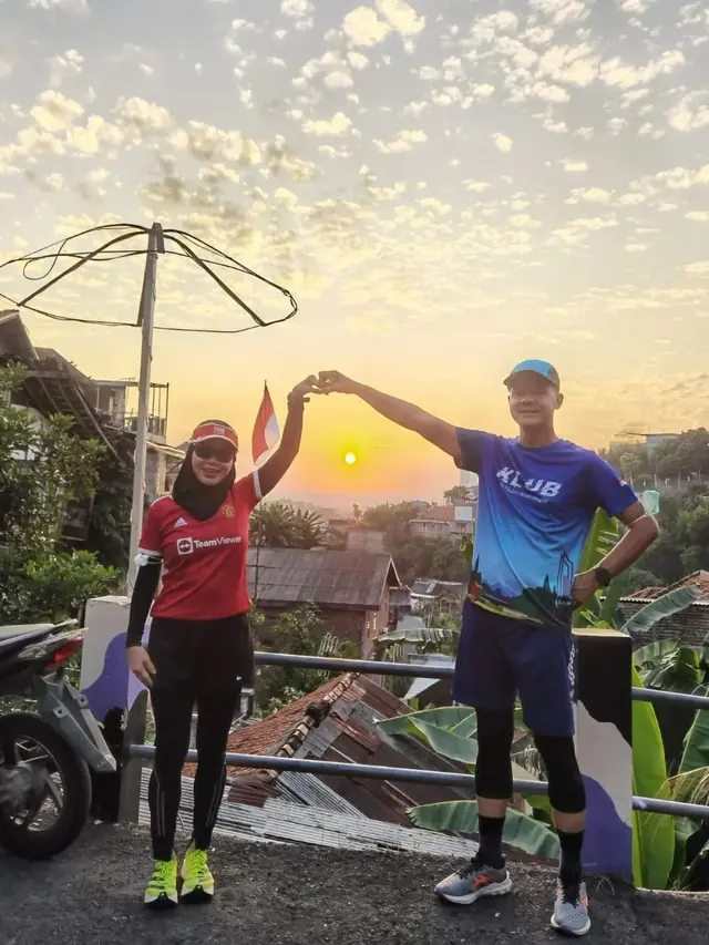 4 Item Fashion yang Wajib Dikenakan Siti Atikoh, Istri Ganjar Pranowo untuk Tampil Modis Saat Berolahraga