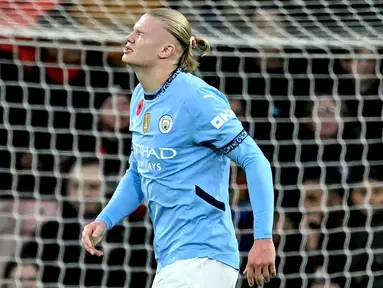 Pemain Manchester City, Erling Haaland, tampak kecewa setelah gagal mencetak gol ke gawang Bournemouth pada pertandingan lanjutan Liga Inggris di Vitality Stadium pada Sabtu (2/11/2024). (AFP/Justin Tallis)