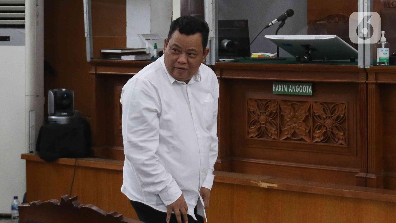 Senyum Kuat Maruf di Sidang Pembacaan Duplik Penasehat Hukum atas Replik Jaksa Penuntut Umum