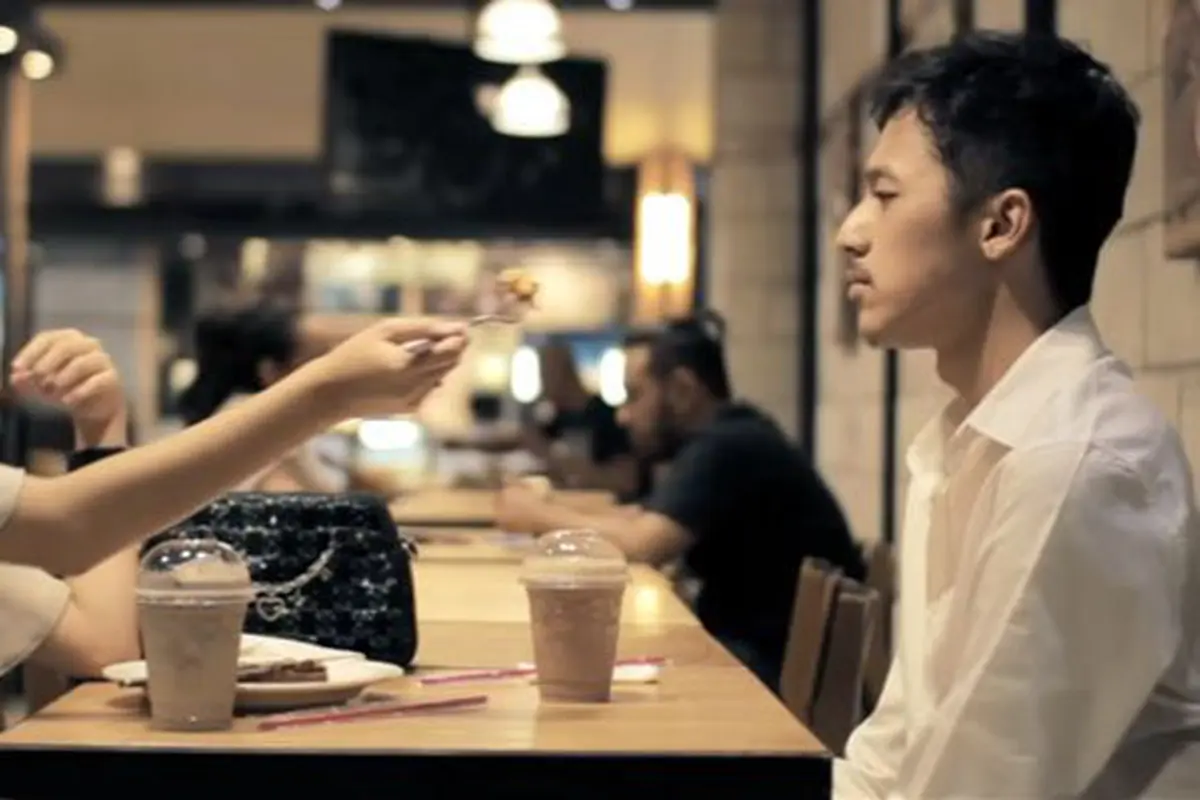 Menanti Senja/Copyright YouTube