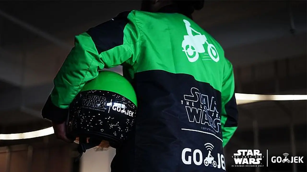 Para mitra driver Go-Jek mengenakan seragam ala pilot "The Resistance"