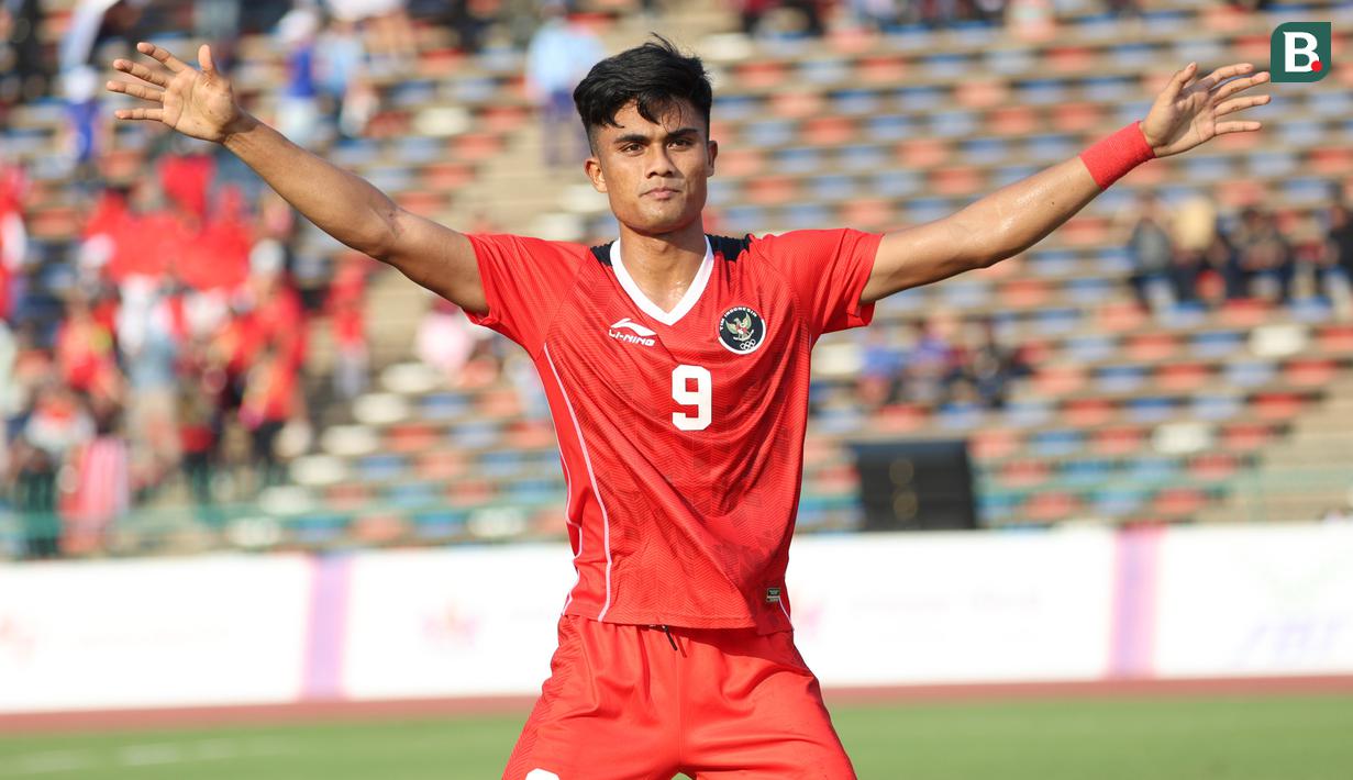 <p>Selebrasi striker Timnas Indonesia U-22, Ramadhan Sananta setelah mencetak gol kedua Timnas Indonesia U-22 ke gawang Myanmar lewat eksekusi penalti pada laga kedua Grup A SEA Games 2023 di Olympic Stadium, Phnom Penh, Kamboja, Kamis (4/5/2023). (Bola.com/Abdul Aziz)</p>