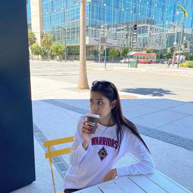 6 Potret Mikha Tambayong di Amerika Serikat, Bertemu dengan Nikita Willy