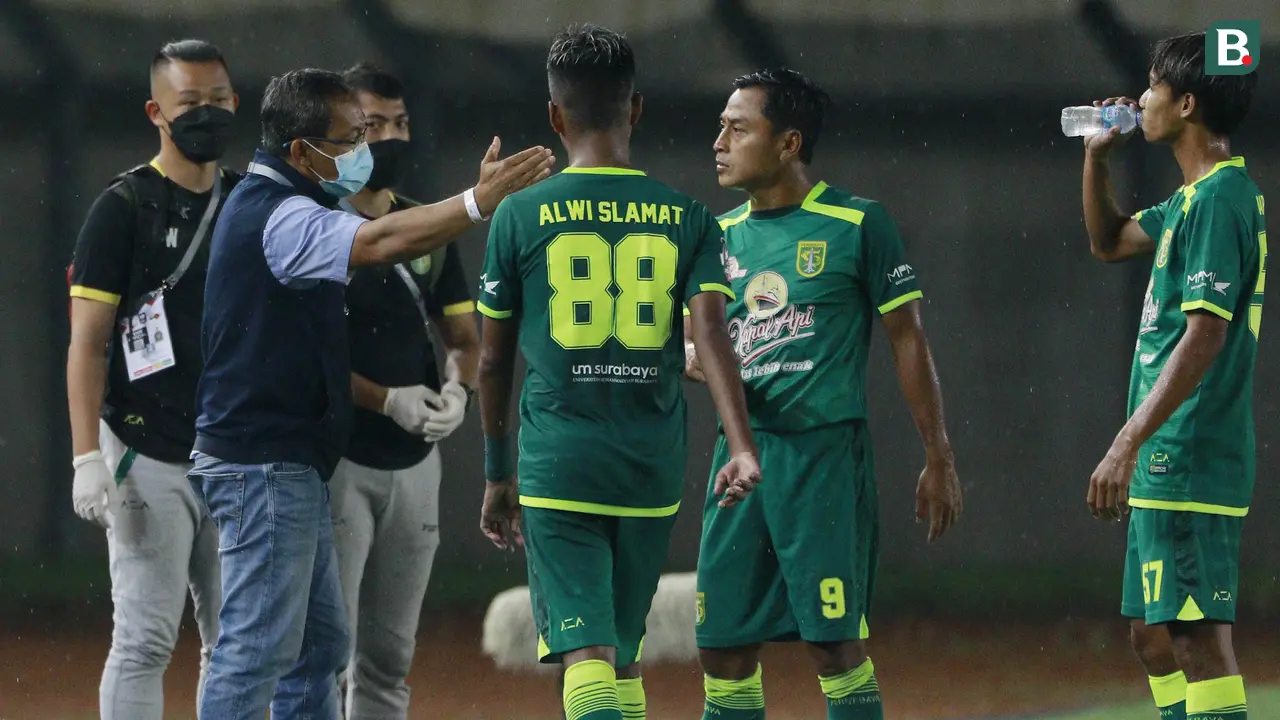 FOTO: 3 Gol Penalti Warnai Kemenangan Persebaya atas Persik 2-1 dalam Laga Grup C Piala Menpora 2021 - Aji santoso; Samsul Arif