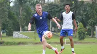 Pemain naturalisasi, Andrea Bitar akan diturunkan pelatih Arema FC, Aji Santoso saat menghadapi Kepri Jaya, Selasa (26/3/2017). (Bola.com/Iwan Setiawan)