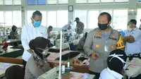 Polwan Sumbar Belajar Jahit demi Siapkan Stok Masker Cegah Penularan Covid-19
