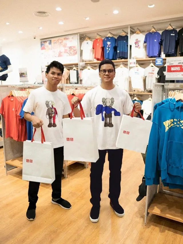 6 Editan Foto Pria Bareng Artis Hangout di Mal Ini Imajinatif, Kocak
