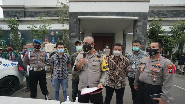 Demo Uu Cipta Kerja Ricuh Di Surabaya Polisi Tetapkan 22 Orang Jadi Tersangka Surabaya Liputan6 Com