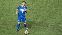 Bek Calcio Legend, Fabio Cannavaro, saat tampil melawan Primavera Baretti pada laga persahabatan di SUGBK, Jakarta, Sabtu (21/5/2016). (Bola.com/Vitalis Yogi Trisna)