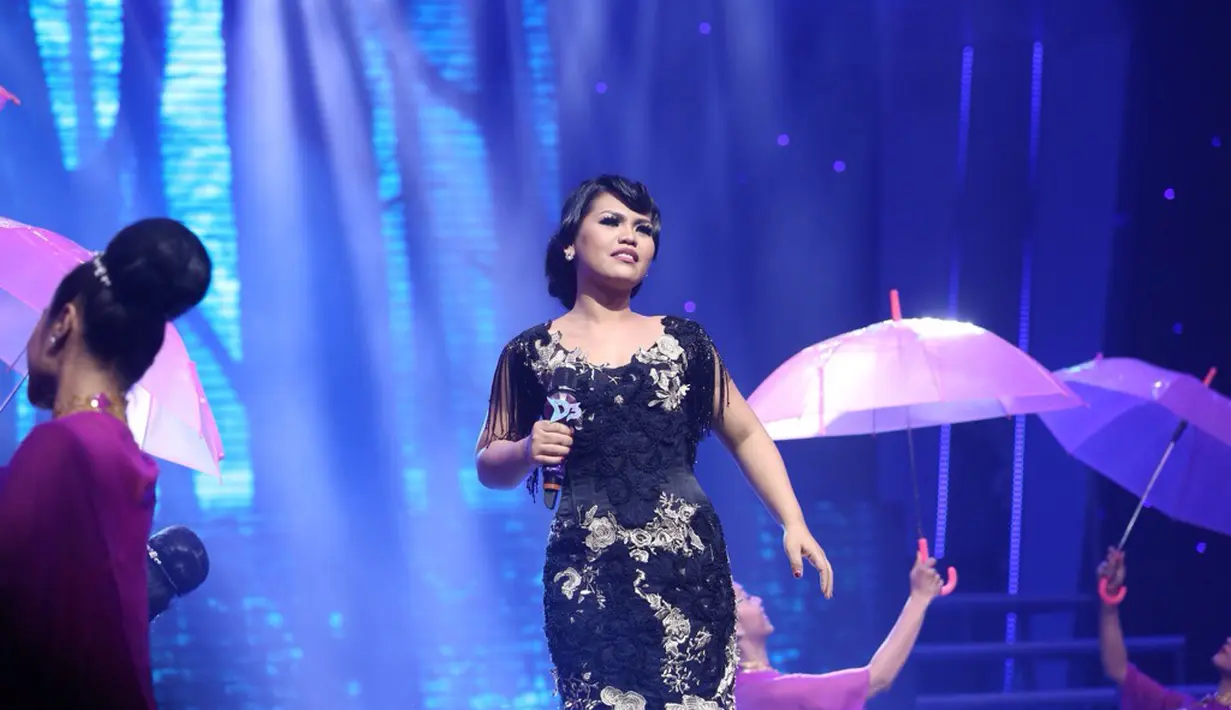 Rita Sugiarto melihat Weni sangat beruntung mendapatkan lagu yang pas dengan karakternya.  (Andy Masela/Bintang.com)