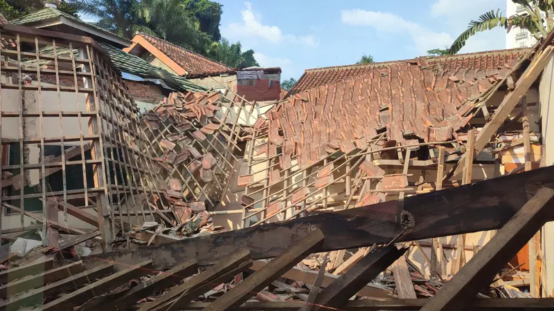 Bangunan Sekolah Ambruk