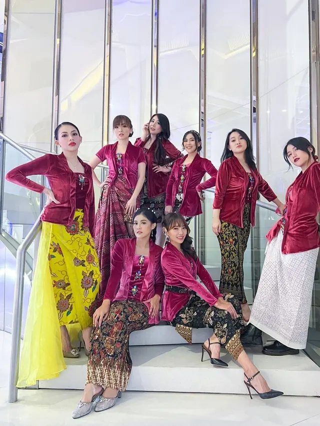 6 Momen Seru Reunian Cherrybelle, Kompak Pakai Kebaya
