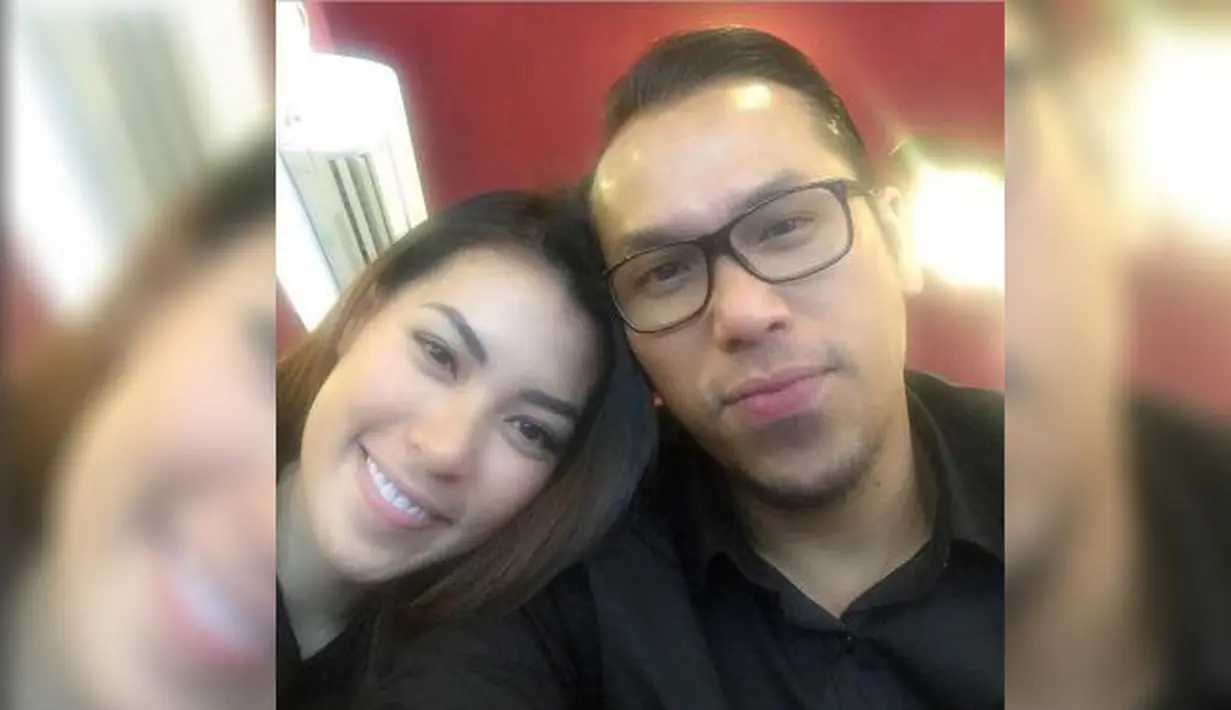 Perubahaan lainnya yang terlihat jelas adalah posisi giginya yang tak lagi maju. Kulit pria yang tengah dekat dengan mantan istri Okan Cornelius ini juga tampak lebih kencang. (Via Instagram/Sammy Simorangkir)