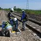 PT Len Industri (Persero) tengah menyelesaikan pembangunan sistem persinyalan dan telekomunikasi jalur kereta api Mandalle-Palanro dan Mandai-Mandalle Lintas Makassar-Parepare sepanjang total 102,4 km. (Humas Len Industri)