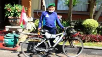 Raden Andik Jaya Prawira, pengayuh sepeda keliling Indonesia. (www.karangasemkab.go.id)