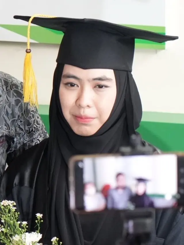 Oki Setiana Dewi meraih gelar Doktor untuk kali kedua (https://www.instagram.com/p/Ckb_LaXjEa2/)